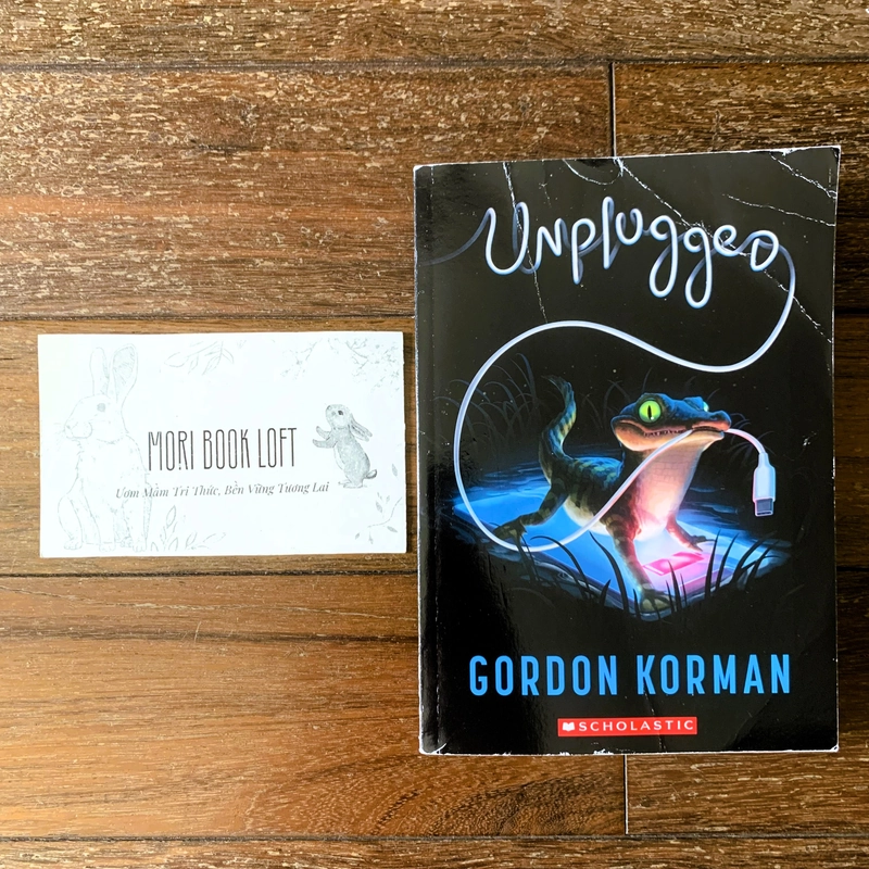 Sách ngoại văn Unplugged – Gordon Korman, Used, trình độ B1 498804