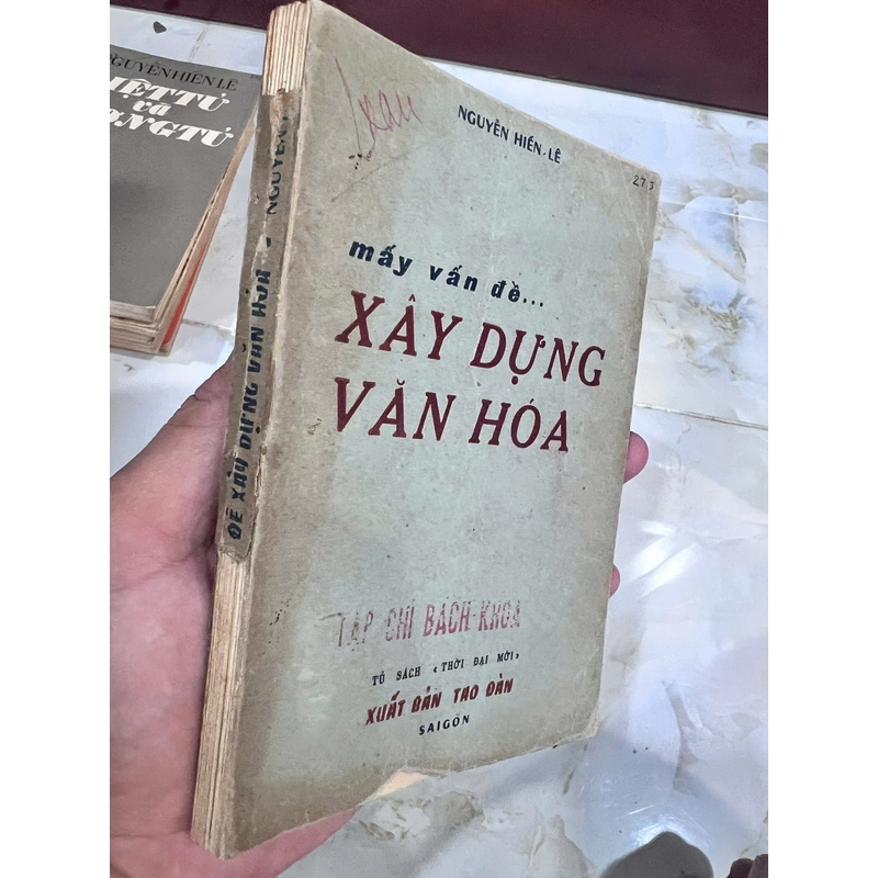 MẤY VẤN ĐỀ XÂY DỰNG VĂN HÓA ( CÓ THỦ BÚT TÁC GIẢ) - NGUYỄN HIẾN LÊ 533760