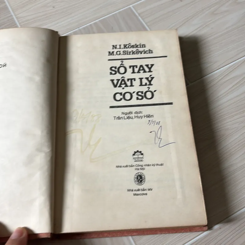 Sách sổ tay vật lý cơ sở  755538