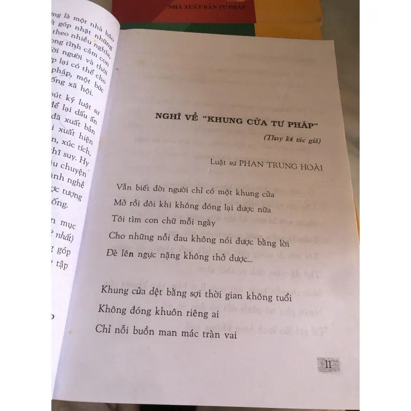 Khung cửa tư pháp - Phan Trung Hoài  1027785