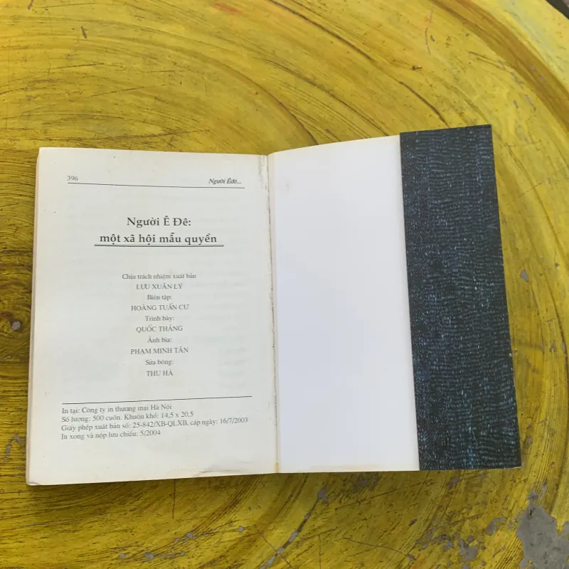  NGƯỜI Ê ĐÊ MỘT XÃ HỘI MẪU QUYỀN - ANNE DE HAUTECLOQUE-HOWE  790219