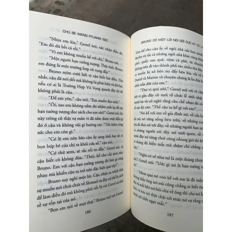 CHÚ BÉ MANG PYJAMA SỌC - John Boyne 477793