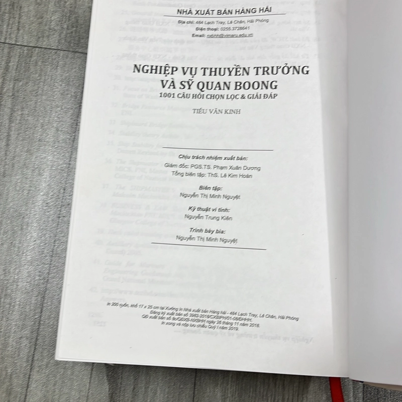 Nghiệp vụ thuyền trưởng sỹ quan boong và 1001 câu hỏi chọn lọc và giải đáp. 2b5 539041