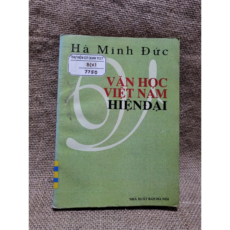 Văn học Việt Nam hiện đại ; tác giả Hà Minh Đức 298559