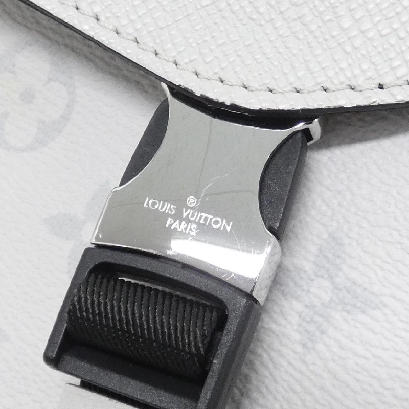 Túi đeo chéo Louis Vuitton Taiga Lama Flap Messenger M30411 - Hàng hiệu Authentic 802761