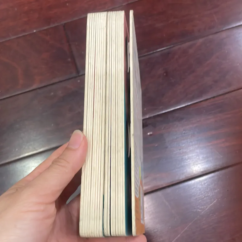 NGOẠI VĂN : sách tiếng anh counting :Five Funny Eggs hoặc Five Clever Mice : chọn 1 quyển  1027981