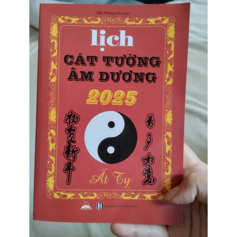 sách Lịch Âm Dương Cát Tường Năm Ất Tỵ 2025.  761633