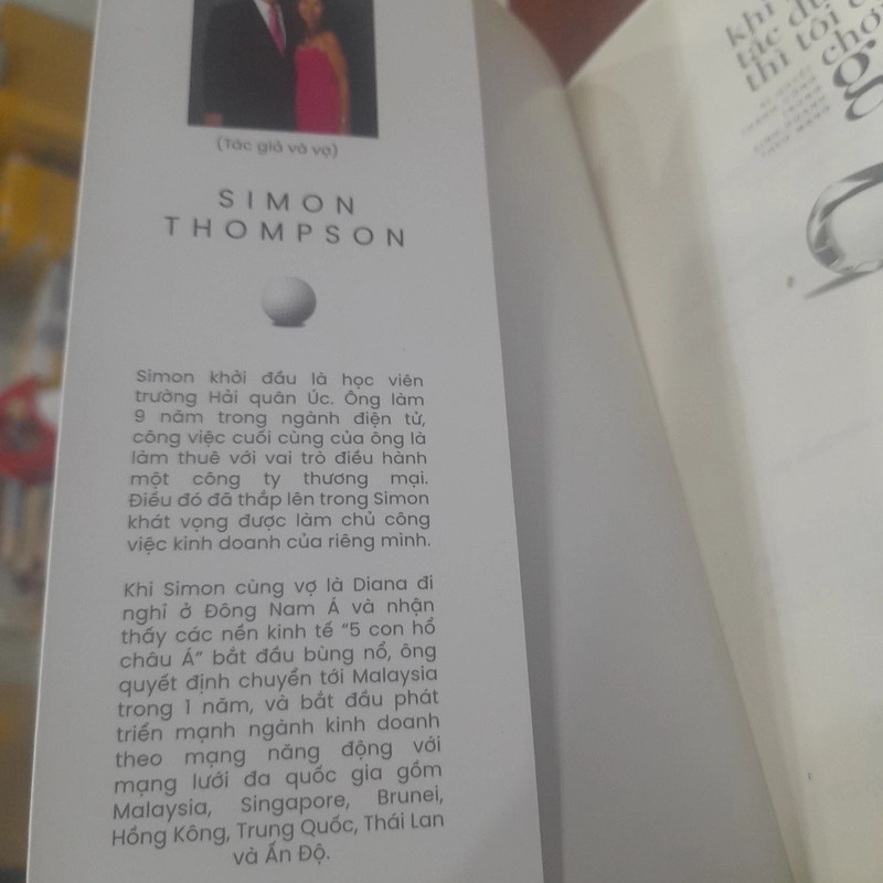 Simon Thompson - KHI BẠN TẮC ĐƯỜNG thì TÔI ĐANG CHƠI GOLF 499218
