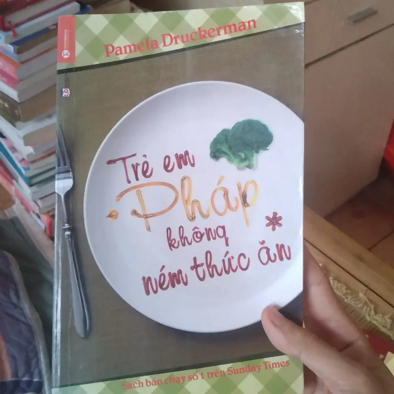 Trẻ em Pháp không ném thức ăn 720770