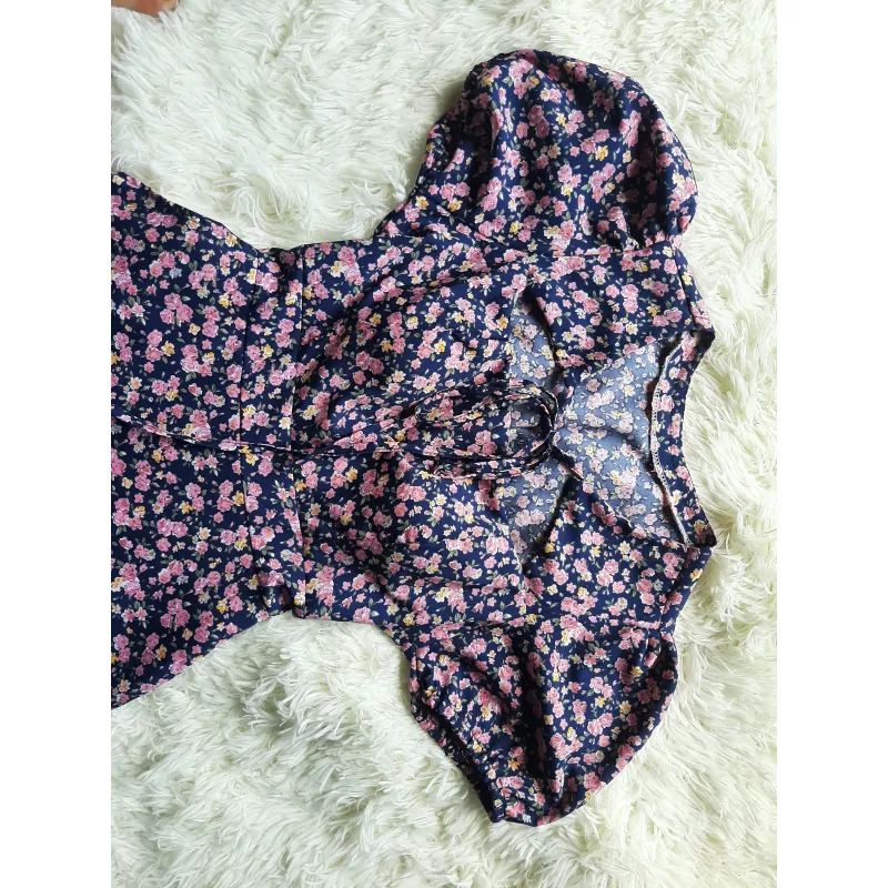 Đầm hoa nhí tay ngắn, kiểu dáng chữ A size S,M chưa qua sử dụng 934724