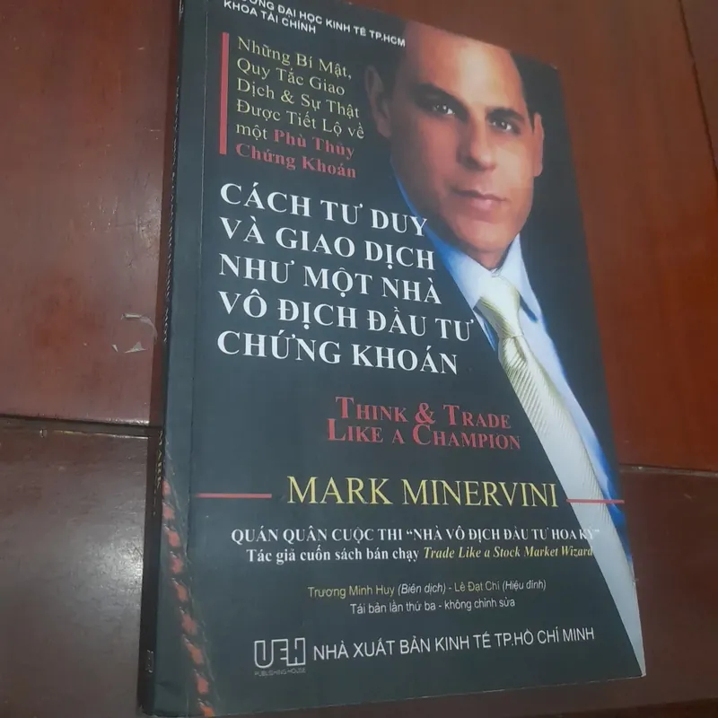 Mark Minervini - CÁCH TƯ DUY VÀ GIAO DỊCH NHƯ MỘT NHÀ VÔ ĐỊCH ĐẦU TƯ CHỨNG KHOÁN 709152