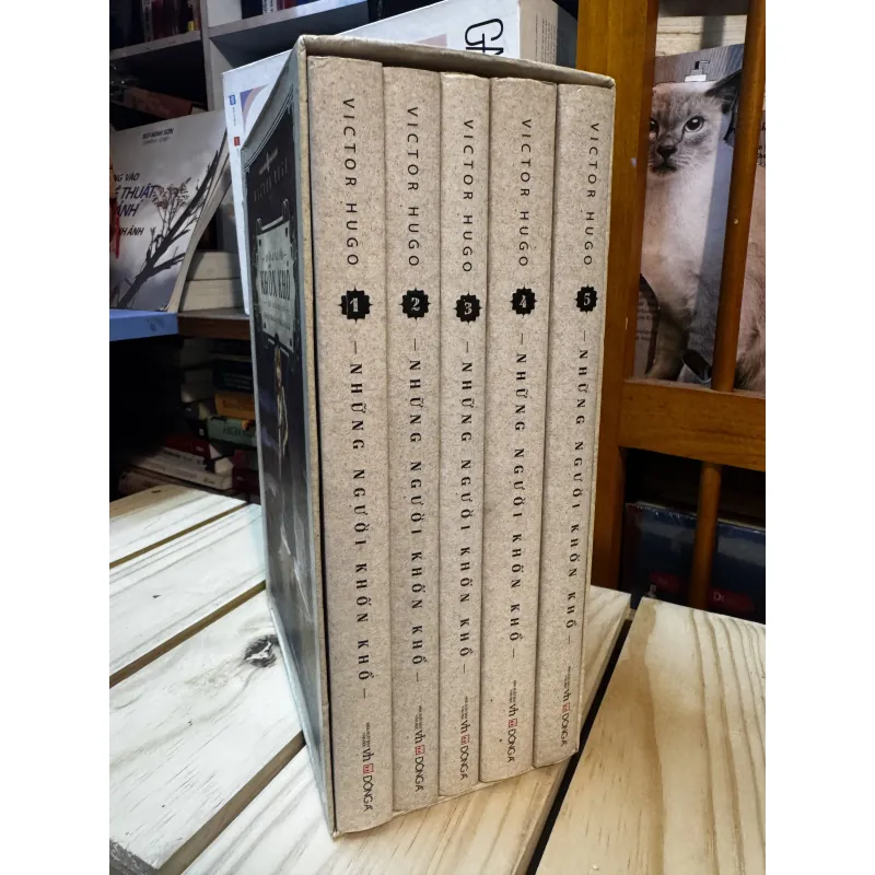 Box những người khốn khổ 781666