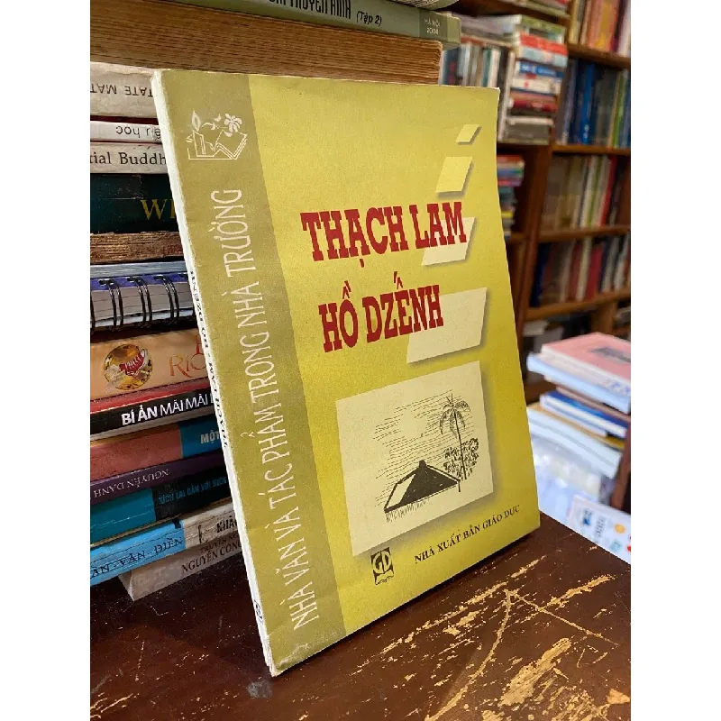 Nhà Văn Và Tác Phẩm Trong Nhà Trường : Hoài Thanh, Vũ Ngọc Phan, Hải Triều, Đặng Thai Mai 353874