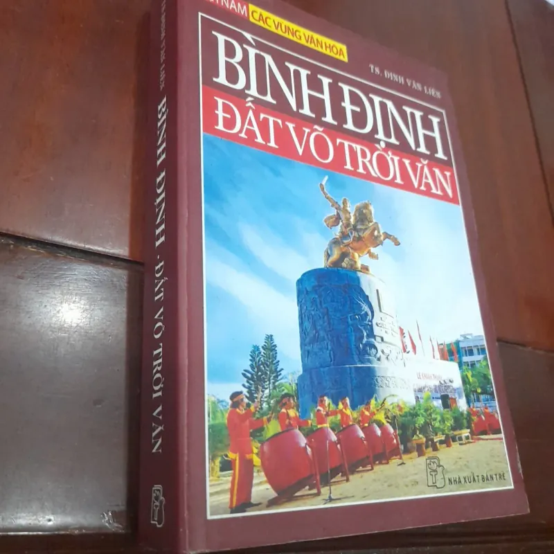 BÌNH ĐỊNH, đất Võ trời Văn 1029795