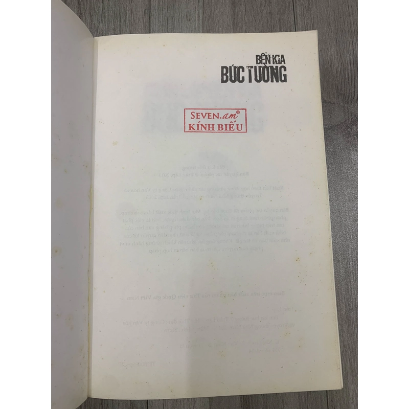 Bên kia bức tường - Trần Lập. 2b2 552814