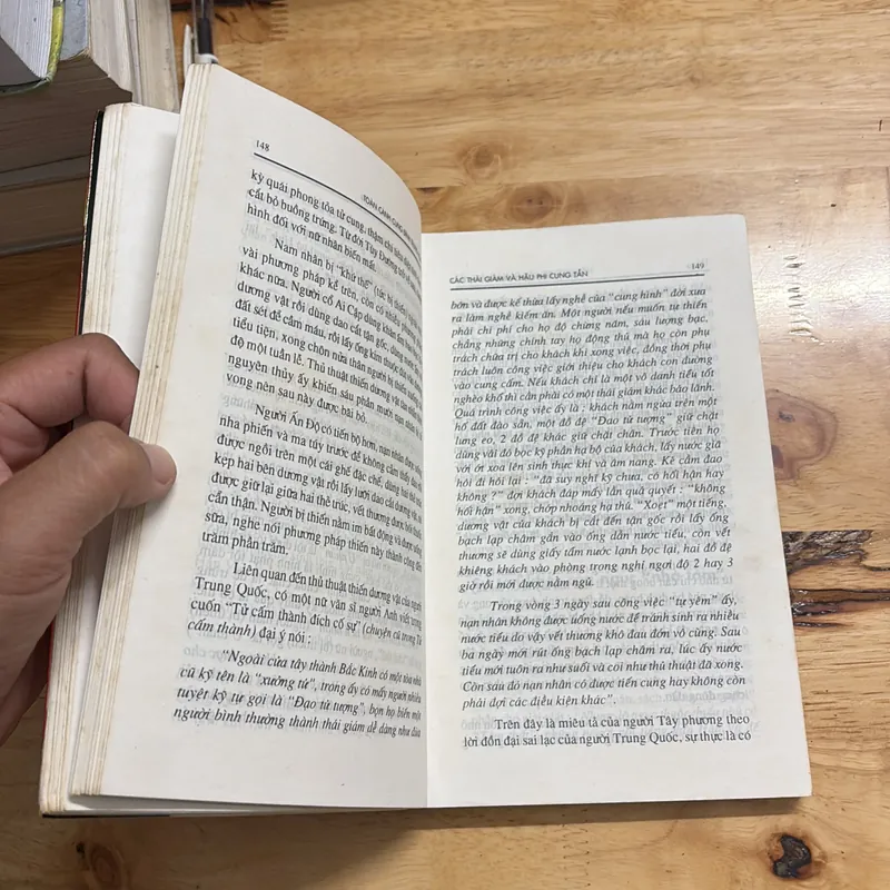 II Sách Về Trung Quốc: Toàn Cảnh Cung Đình Trung Hoa - Nguyễn Tôn Nhan - 1998 691312