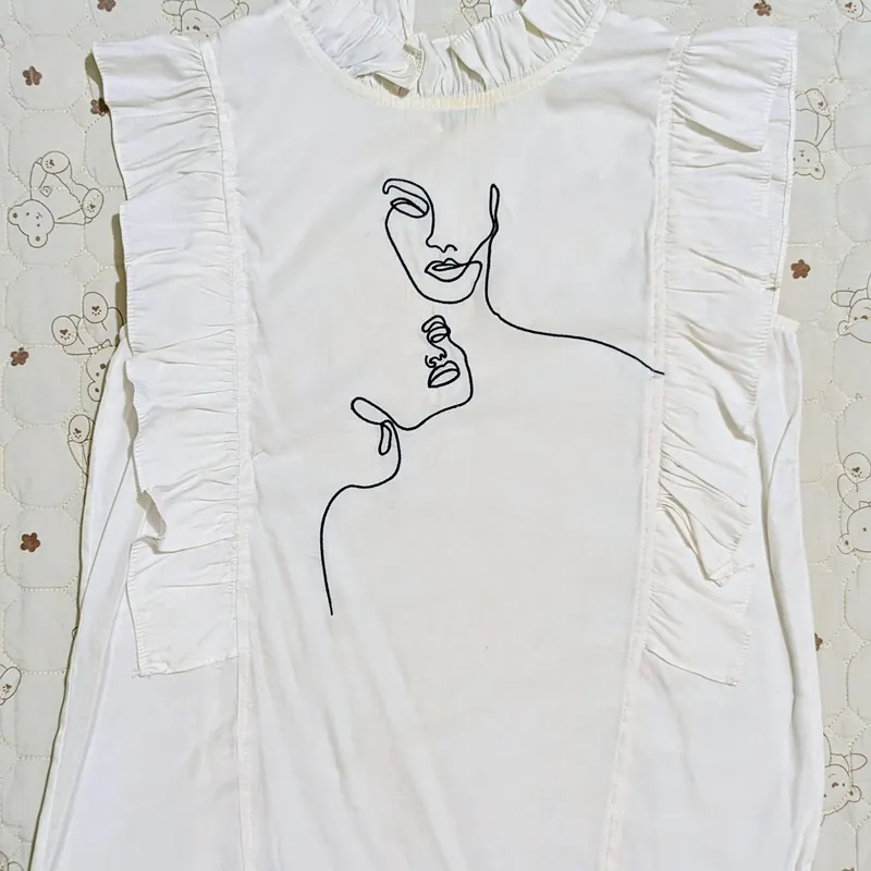 Áo trắng sát nách tay bèo thanh lịch 604473