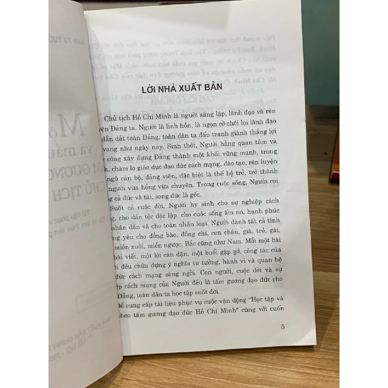 Một số lời giải và mẫu chuyện về tấm gương đạo đức của Chủ tịch HCM-NXB Chính Trị quốc gia 728864