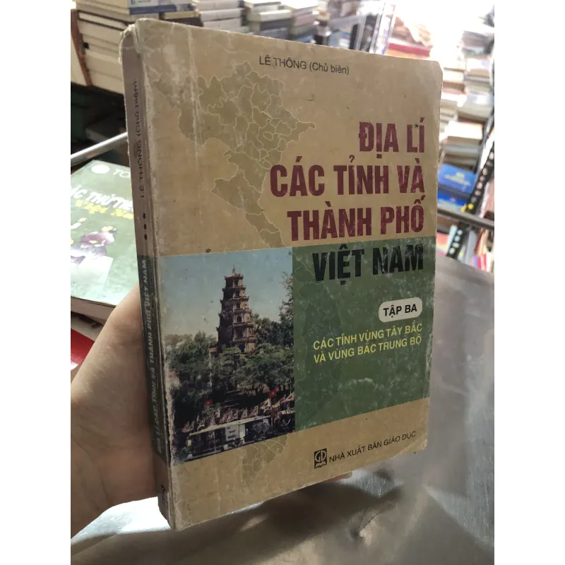Địa lí các tỉnh và thành phố Việt Nam tập 3 - Các tỉnh vùng Tây Bắc và vùng Bắc Trung Bộ  1032412