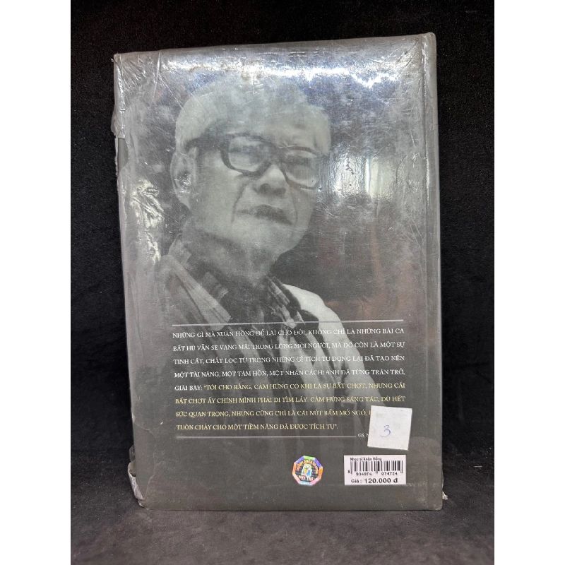 Nhạc sĩ Xuân Hồng, bìa cứng. Mới 90 % SBM2807 912028