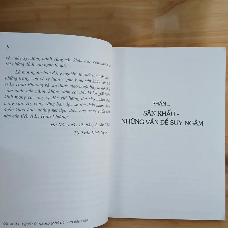 Sân Khấu Nghề & Nghiệp (Phê Bình & Tiểu Luận) - TS Lê Hoài Phương 780723