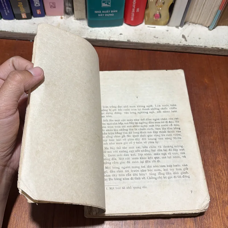 [Sách 7x] - II Tiểu Thuyết Của Phan Tứ: Gia Đình Má Bảy - 1975 797180