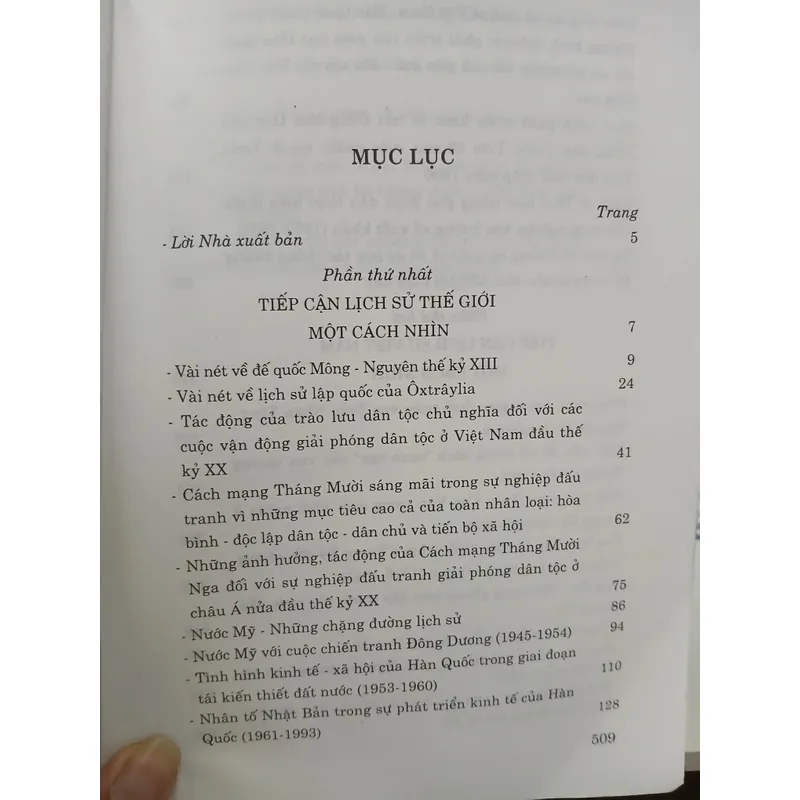 TIẾP CẬN LỊCH SỬ THẾ GIỚI VÀ LỊCH SỬ VIỆT NAM - HOÀNG VĂN HIỂN 731592