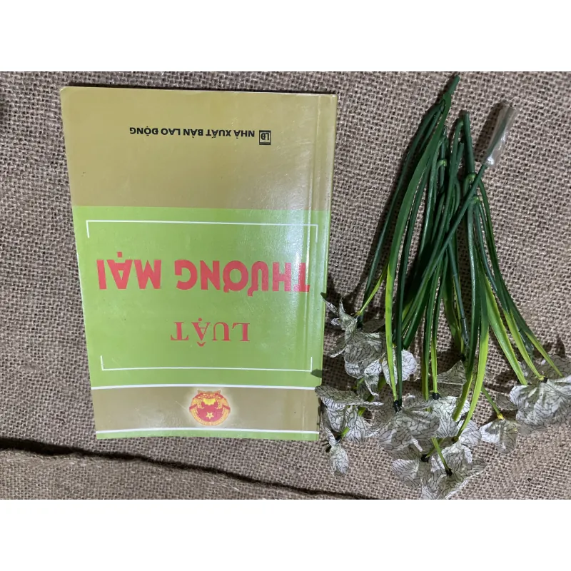 Luật thương mại sách luật, gần 200 trang 756330