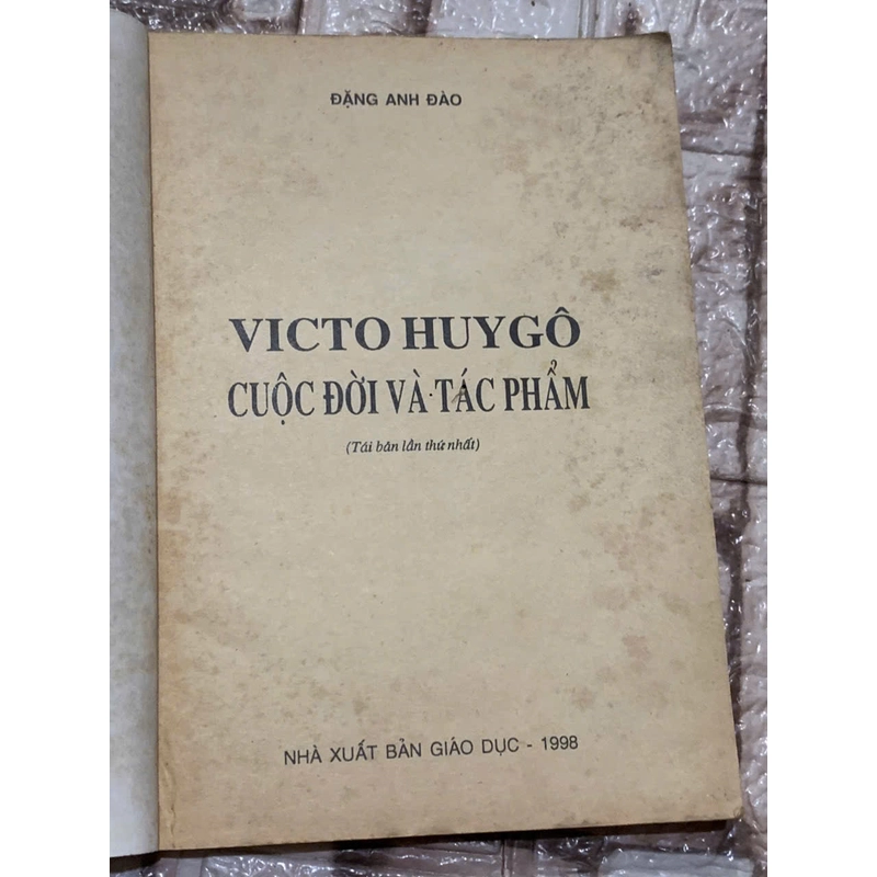 Victor Hugo- Cuộc đời và tác phẩm - 1998 539901