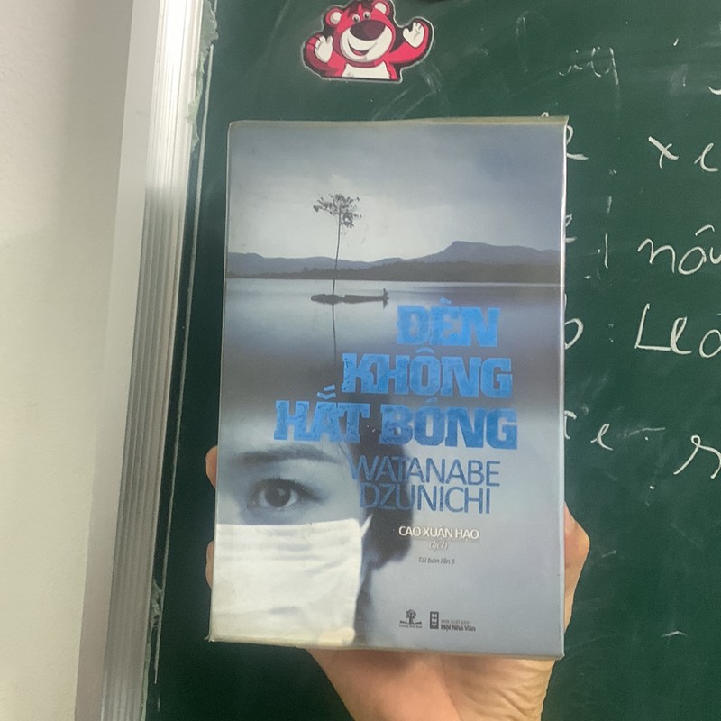 Đèn không hắt bóng - Watababe Dzunichi - Cao Xuân Hạo dịch - sách cũ thanh lý 166141