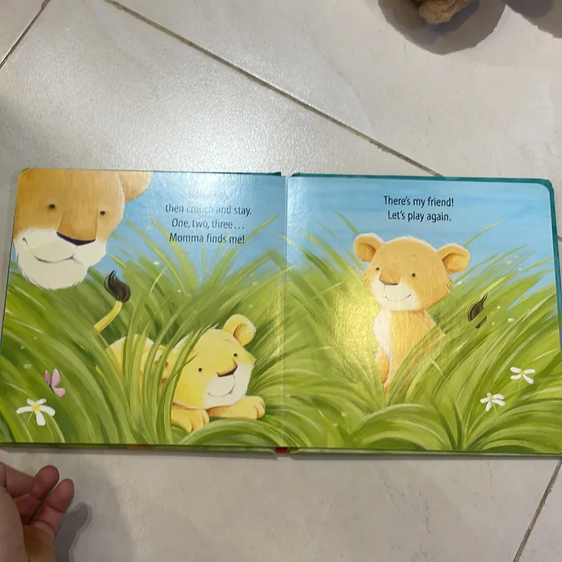 NGOẠI VĂN tiếng anh trẻ em: A Big Hug For Little Cub -Scholastic  1027615