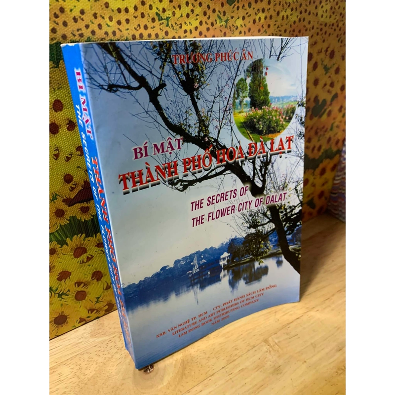 Bí mật Thành phố hoa Đà Lạt - The Secrets of The Flower city of Dalat (sách song ngữ) 542714