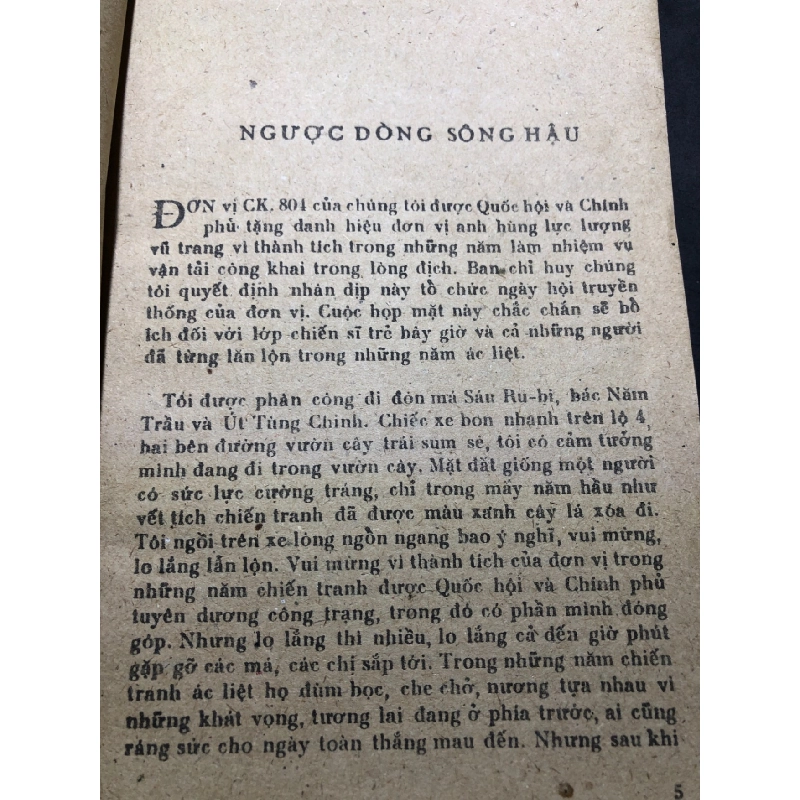 Người đi trên sườn đồi 1983 mới 50% ố bẩn Trần Nhương HPB0906 SÁCH VĂN HỌC 915619