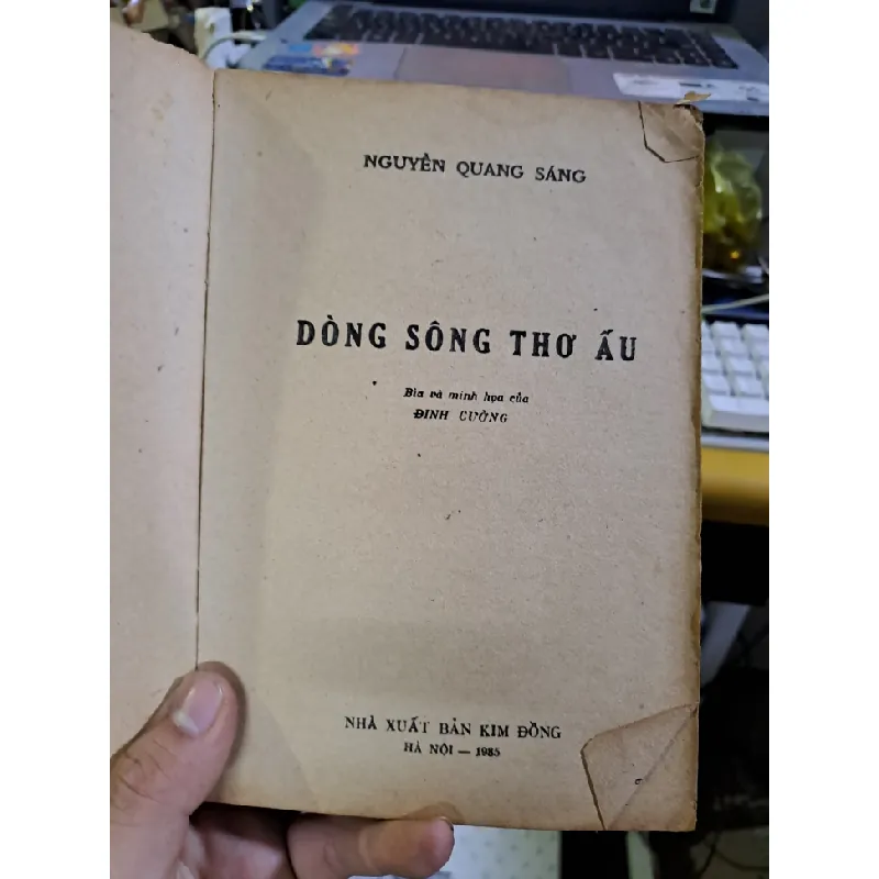 Dòng sông thơ ấu Nguyễn Quang Sáng mới 80% ố rách bìa Văn học Việt Nam HCM1709 559928