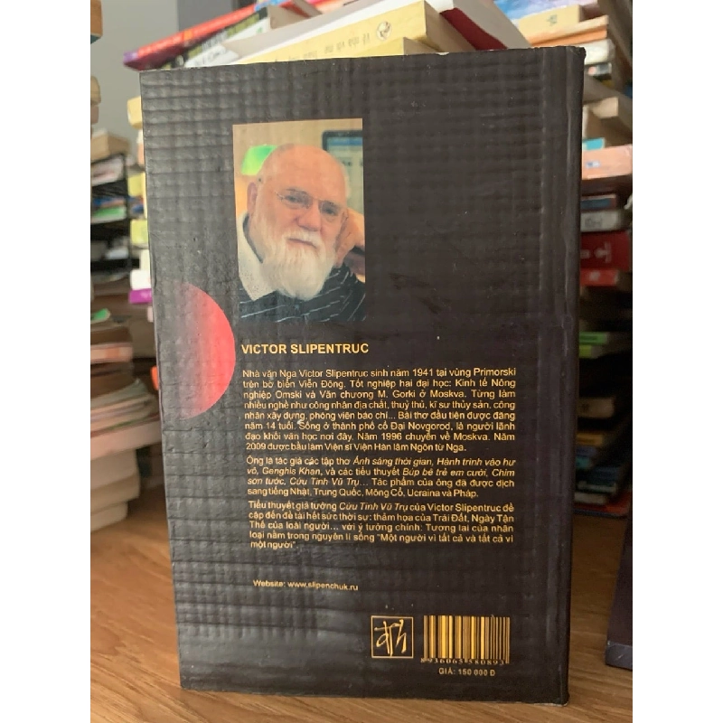 Cứu tinh vũ trụ -Victor Slipentruc 787710