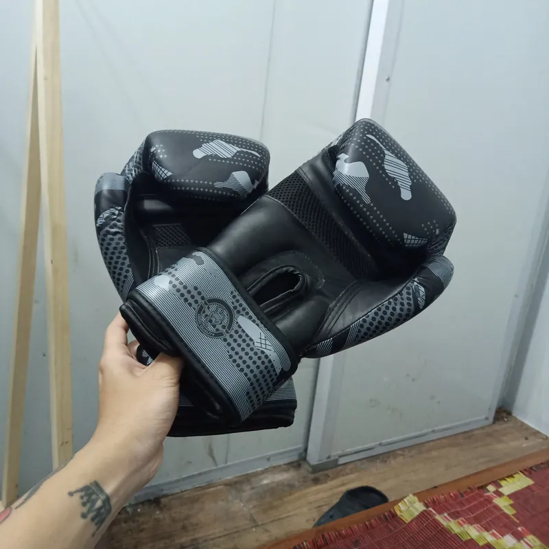 Bao cát và đôi găng boxing 713126