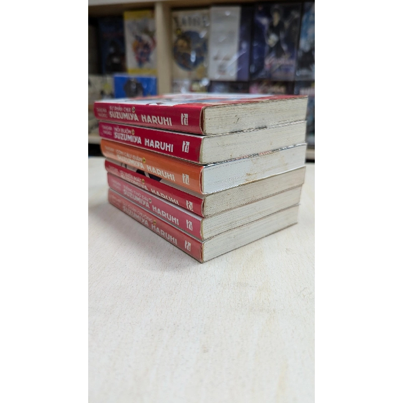 Series Suzumiya Haruhi - Tanigawa Nagaru 958397