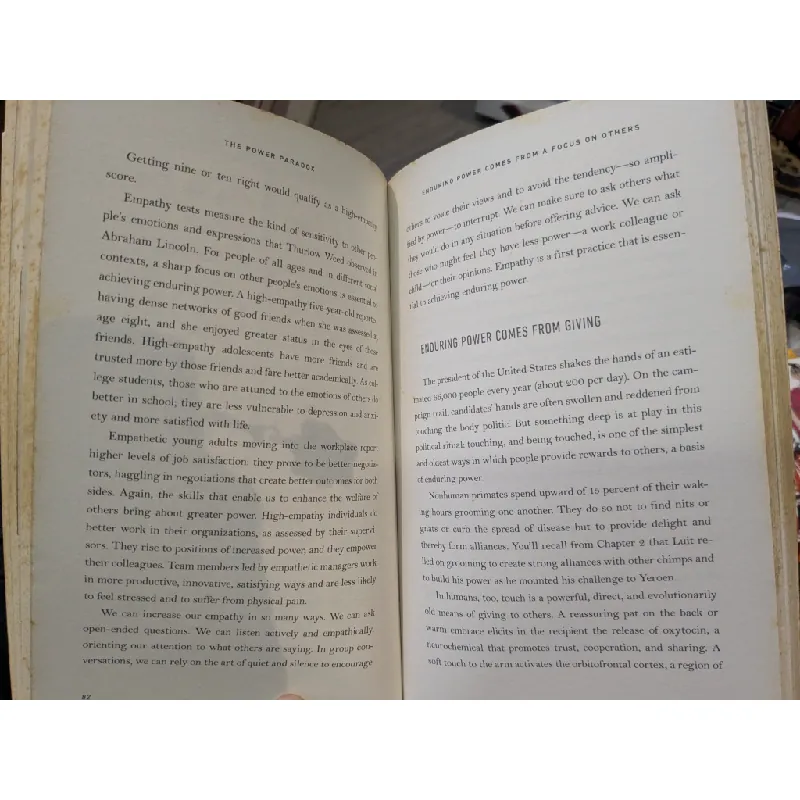 The power paradox - Dacher Keltner 703608