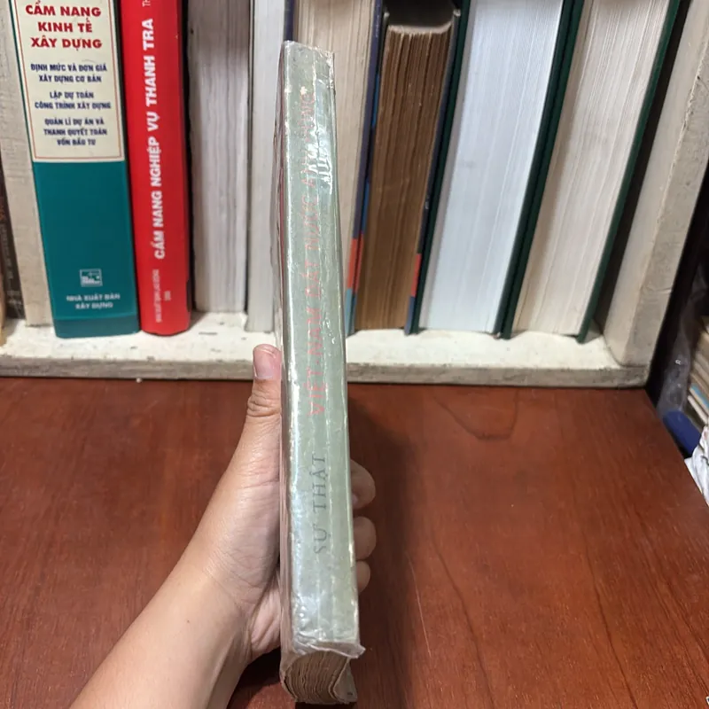 II Lịch Sử: Việt Nam _ Đất Nước Anh Hùng - 1975 724645