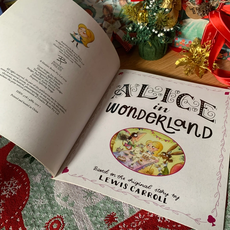 Sách tranh Alice in Wonderland, Used, 70%, sờn gáy. nếp gấp bìa, Picture Book For Kids 359719