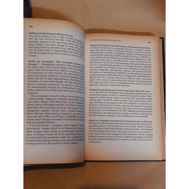 Financial Shenanigans - Howard M. Schilit 1012963