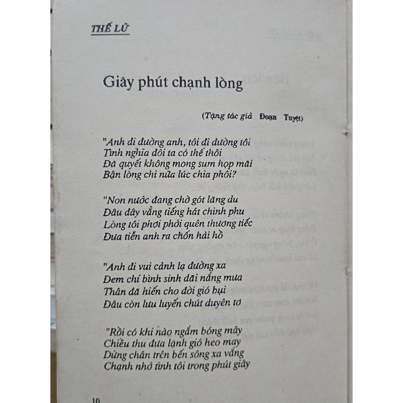 Hai sắc hoa Ti gôn: Thơ tình chọn lọc - Nhiều tác giả 1029719
