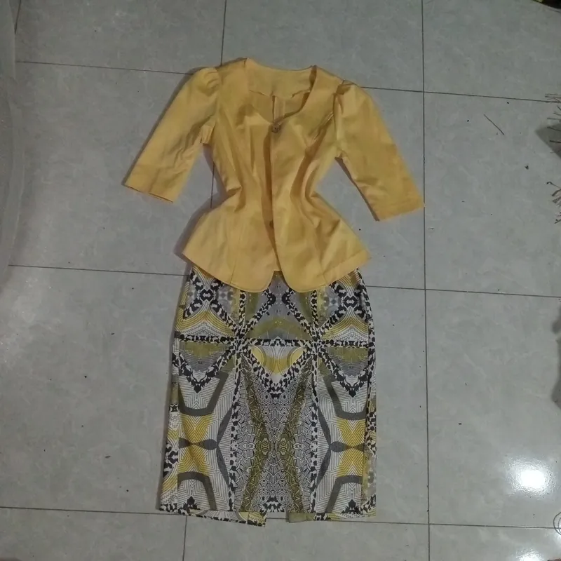 Sét áo kèm chân váy vàng 716934