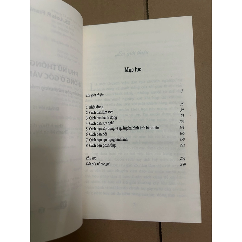 Phụ nữ thông minh không ở góc văn phòng 497674
