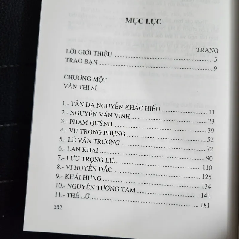 Văn thi sĩ tiền chiến | Nguyễn Vỹ 

 598794