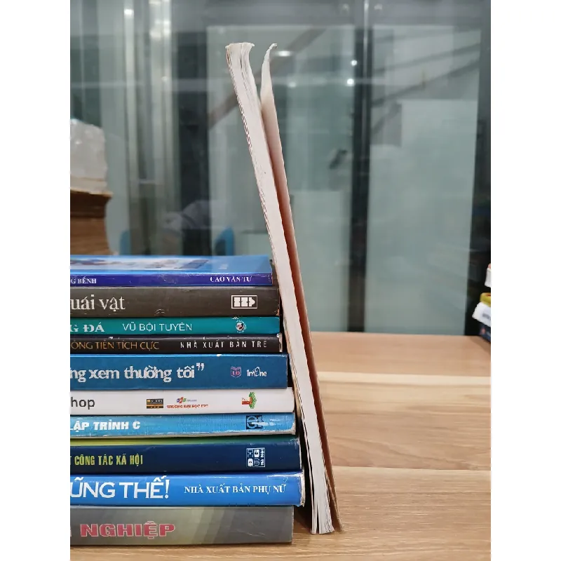 Lắng nghe điều bình thường – Báo Tuổi Trẻ (NXB Trẻ) 560802