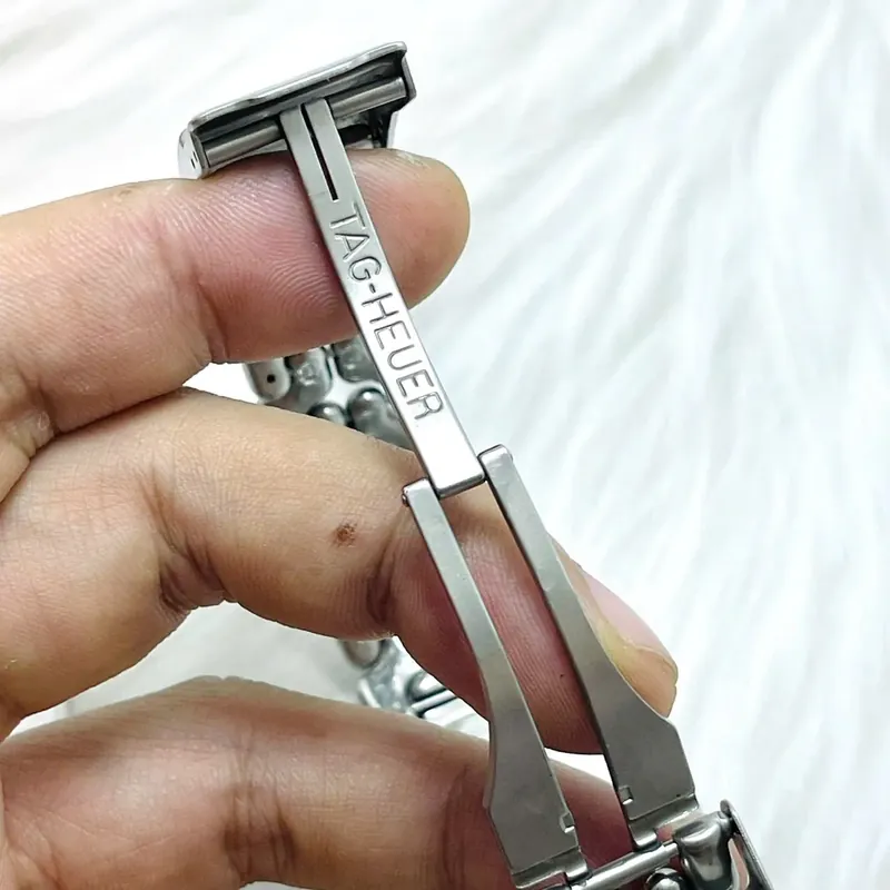 Đồng hồ nam hiệu Tagheur WG1120 kính saphire chính hãng 37mm 557960