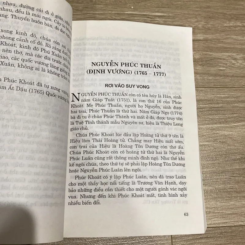 CÁC ĐỜI VUA CHÚA NHÀ NGUYỄN - CHÍN CHÚA, MƯỜI BA VUA (XB 2006) 749340