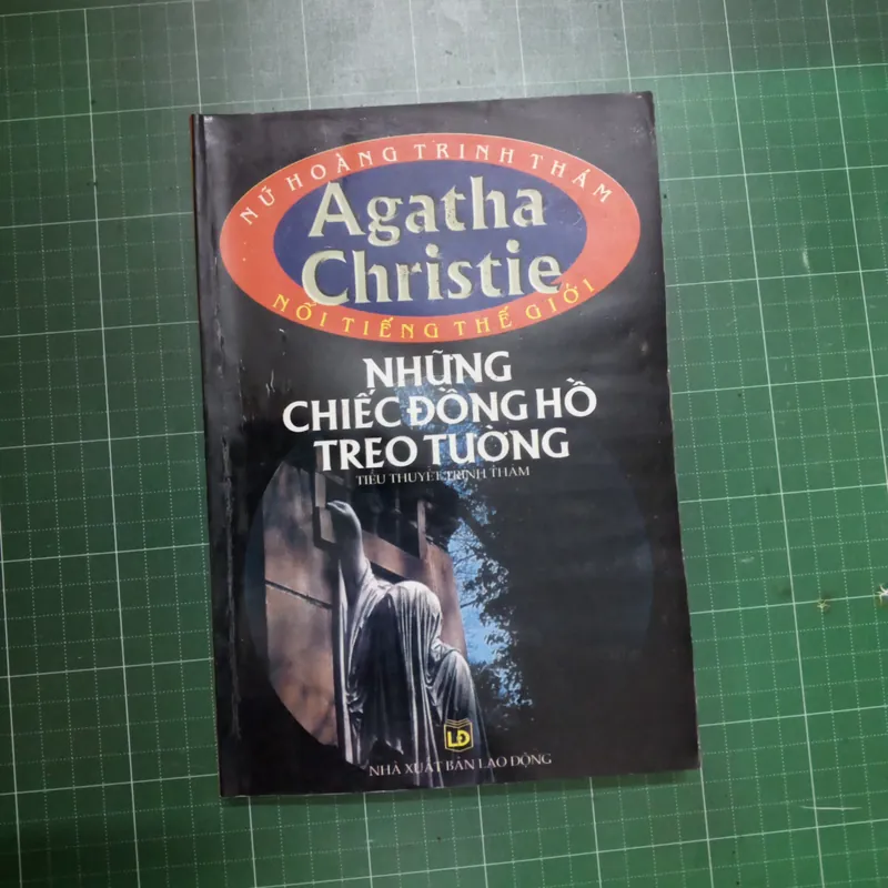 Những chiếc đồng hồ treo tường - Agatha Christie 591723