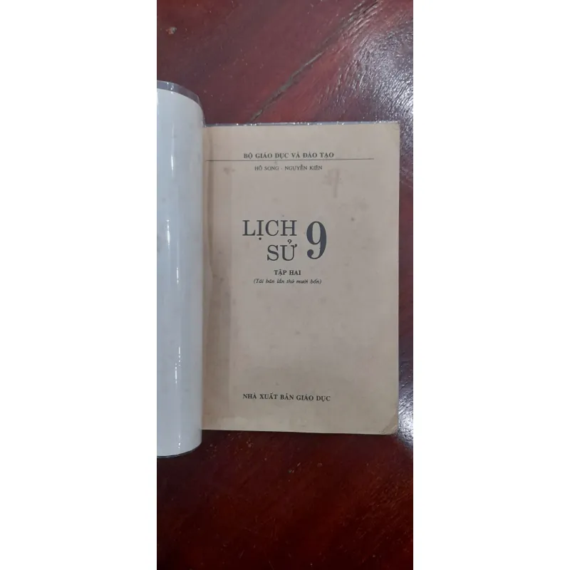 Lô 2 quyển Lịch sử 9, in năm 2003 713590
